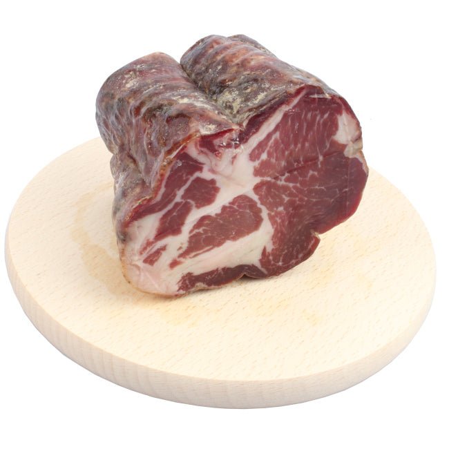 Trancio di Capocollo di Cirigliano ottenuto da suini allevati localmente, aromatizzato