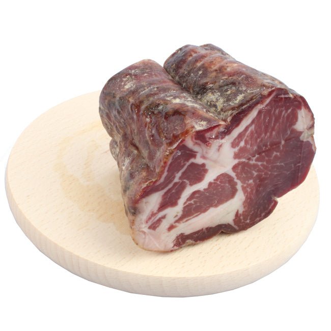Capocollo di Cirigliano artigianale, preparato con carne proveniente da allevamenti locali