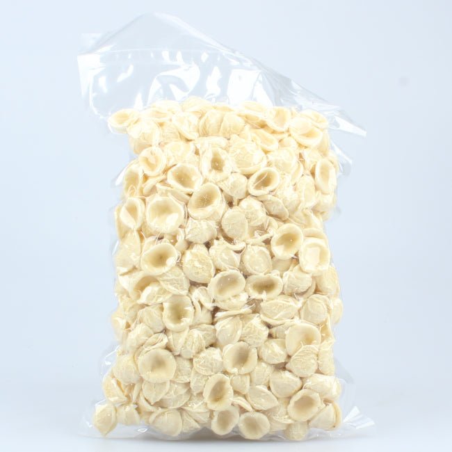 Orecchiette artigianali di pasta fresca, realizzate a mano con semola di grano duro a Laurenzana. Pasta Fresca Lucana