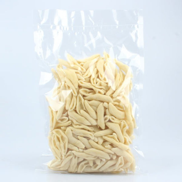 Strascinati di pasta fresca di semola di grano duro, lavorati a mano nel laboratorio di Laurenzana. Pasta Fresca Lucana