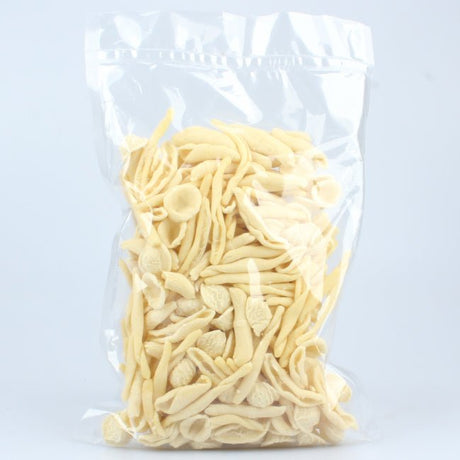 Composizione di tre formati di pasta di semola di grano duro, realizzati in laboratorio artigianale. Pasta Fresca Lucana