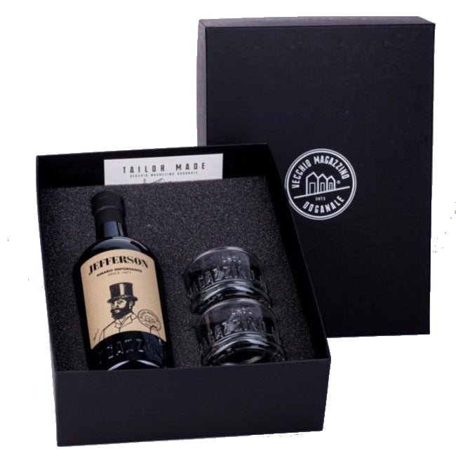 Bottiglia di Amaro Jefferson, amaro artigianale calabrese dal colore ambrato e dalle intense note agrumate ed erbacee